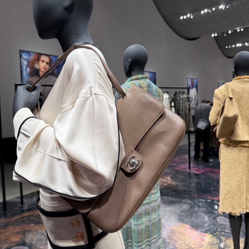 Chanel香奈兒26S CF機場包灰色金扣32尺寸-1