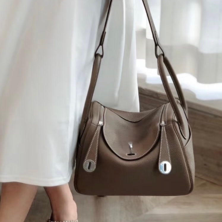 #天菜現貨#99新 🧡 Hermès Lindy 30 大象灰金扣#附購證-1