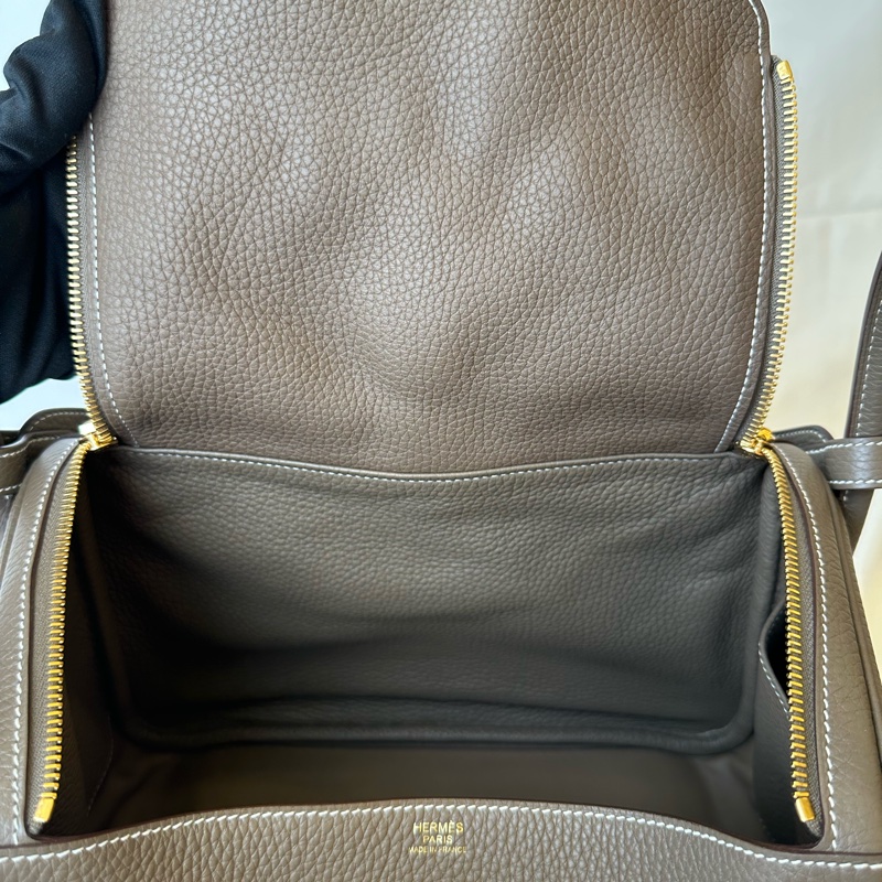 #天菜現貨#99新 🧡 Hermès Lindy 30 大象灰金扣#附購證-11