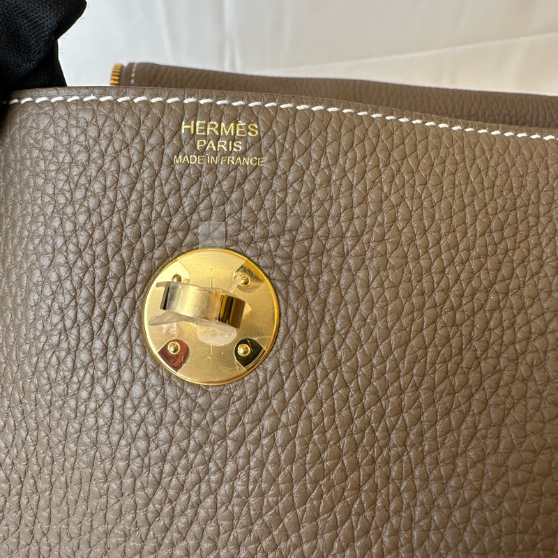 #天菜現貨#99新 🧡 Hermès Lindy 30 大象灰金扣#附購證-15