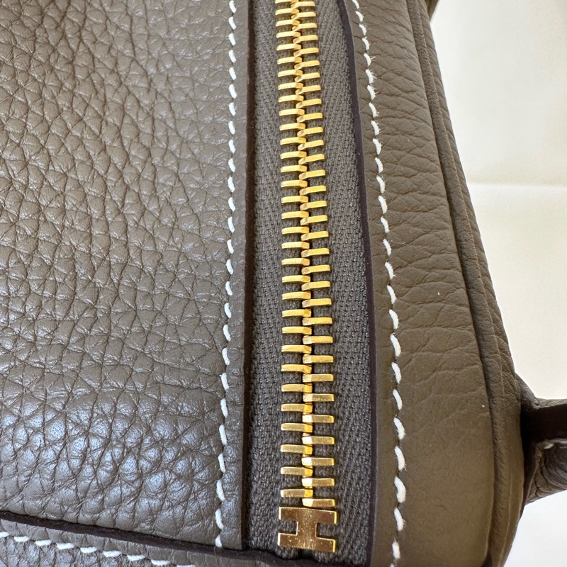 #天菜現貨#99新 🧡 Hermès Lindy 30 大象灰金扣#附購證-16