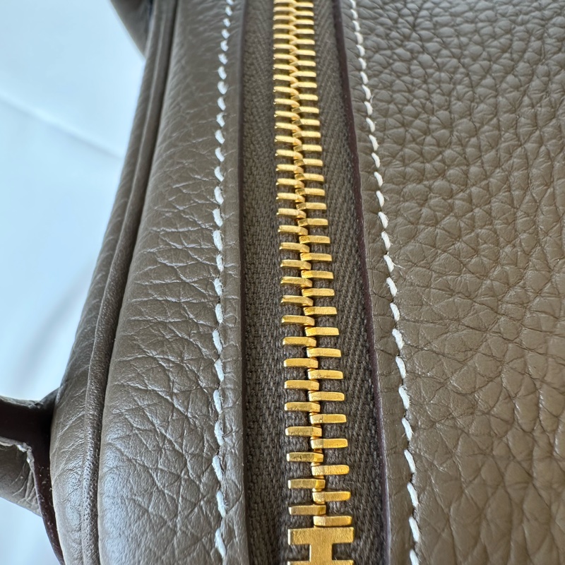 #天菜現貨#99新 🧡 Hermès Lindy 30 大象灰金扣#附購證-17