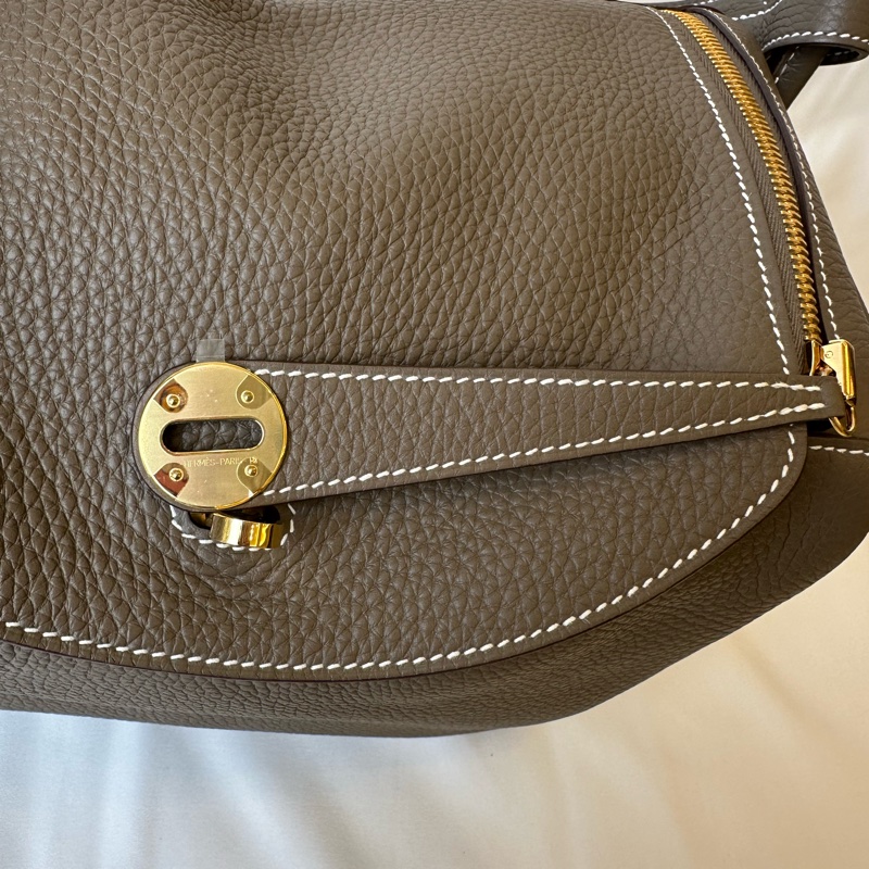 #天菜現貨#99新 🧡 Hermès Lindy 30 大象灰金扣#附購證-18