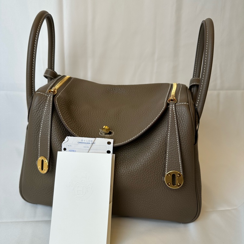 #天菜現貨#99新 🧡 Hermès Lindy 30 大象灰金扣#附購證-21