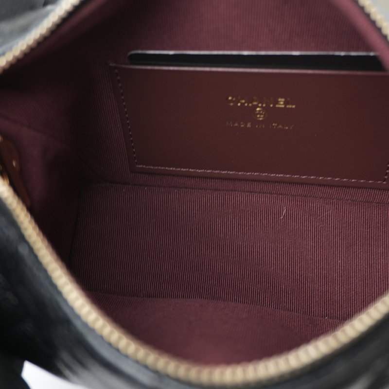 KESH 凱仕國際精品【輕巧時髦、日常最剛好】CHANEL Mini Hobo Bag 黑金鏈帶包｜香奈兒迷你腋下包｜黑色金扣｜鏈帶飯盒包-8