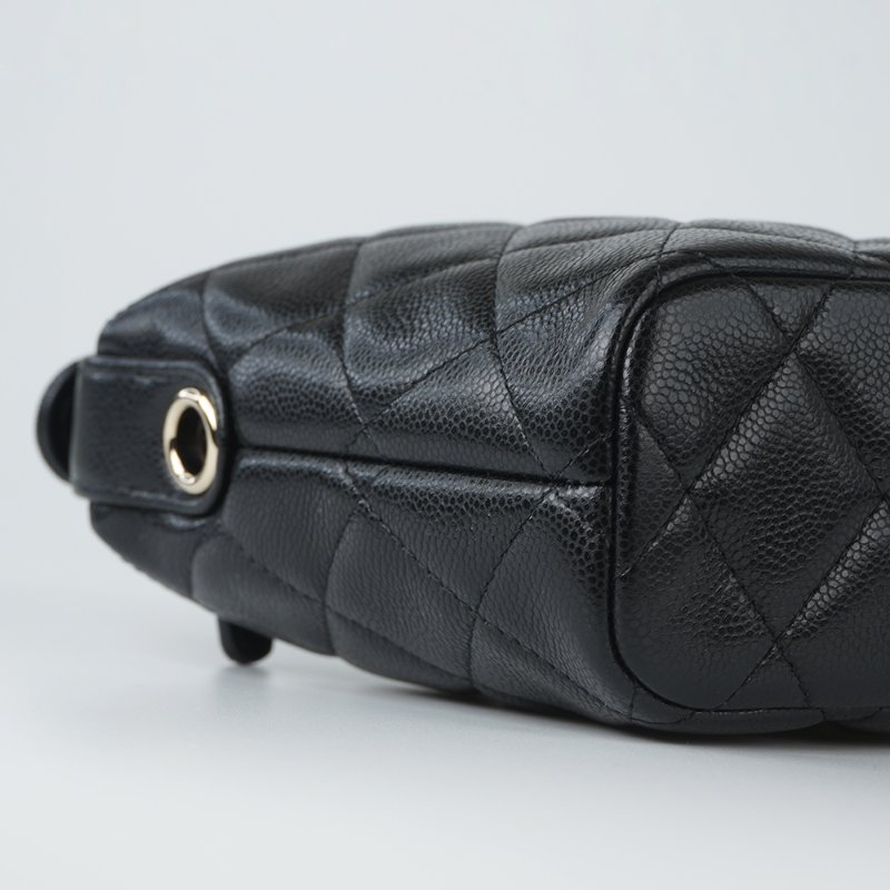 KESH 凱仕國際精品【輕巧時髦、日常最剛好】CHANEL Mini Hobo Bag 黑金鏈帶包｜香奈兒迷你腋下包｜黑色金扣｜鏈帶飯盒包-17