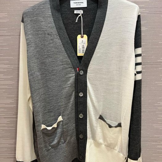 💎Han's house精品服飾💎Thom Browne TB美利奴羊毛 針織 開衫 外套 男女共穿  現貨3原價37000-0