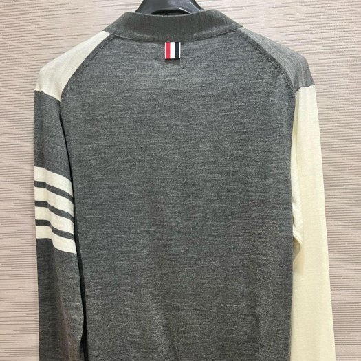 💎Han's house精品服飾💎Thom Browne TB美利奴羊毛 針織 開衫 外套 男女共穿  現貨3原價37000-1