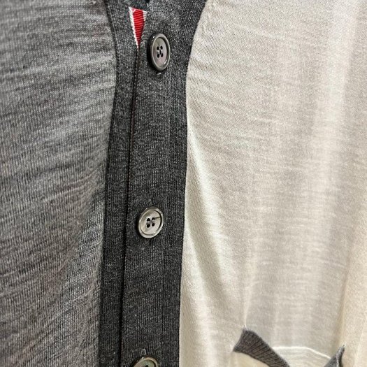 💎Han's house精品服飾💎Thom Browne TB美利奴羊毛 針織 開衫 外套 男女共穿  現貨3原價37000-3