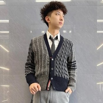 💎Han's house精品服飾💎Thom Browne TB 毛衣 開衫 外套 愛爾蘭製造 現貨2 原價42000-0