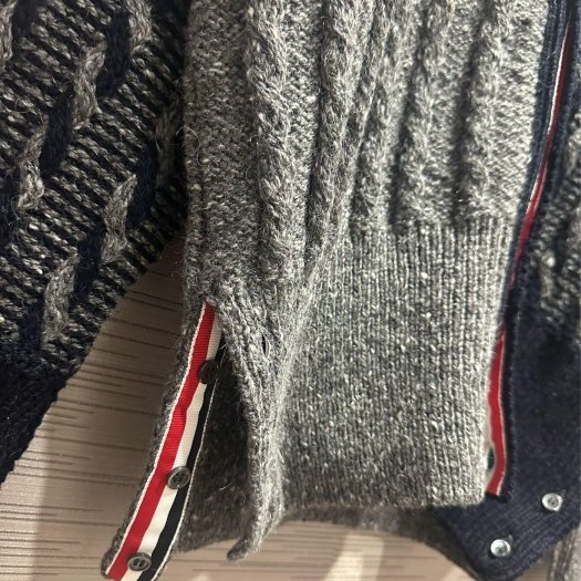 💎Han's house精品服飾💎Thom Browne TB 毛衣 開衫 外套 愛爾蘭製造 現貨2 原價42000-2