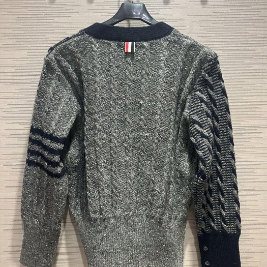 💎Han's house精品服飾💎Thom Browne TB 毛衣 開衫 外套 愛爾蘭製造 現貨2 原價42000-4
