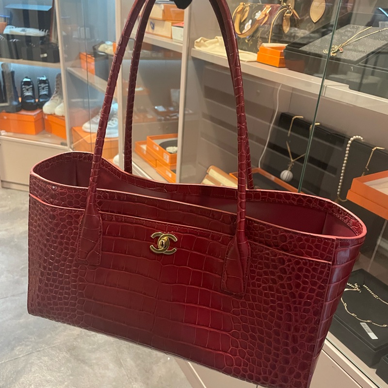 Chanel 紅色鱷魚壓紋 tote bag-1