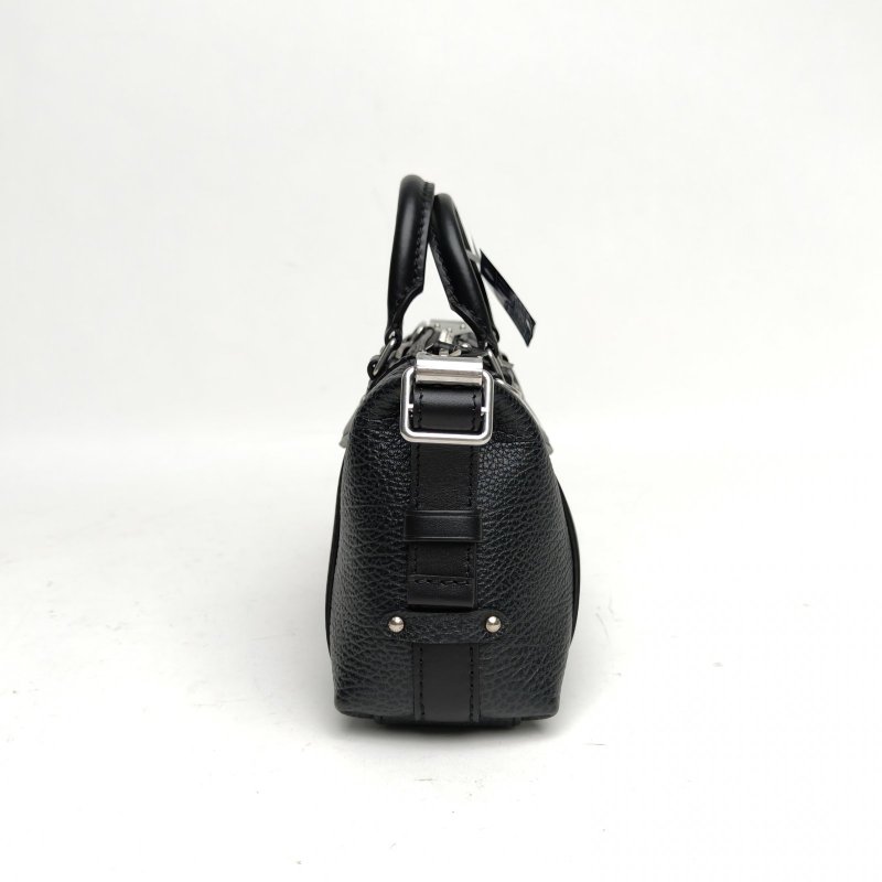LOUIS VUITTON 黑色牛皮羊皮晶片Bikernano肩背包-3
