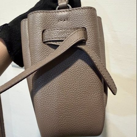 TORY BURCH Romy 鈕扣金屬荔枝牛皮扣帶 手提/斜背水桶包 (灰藕-3