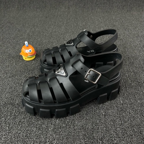 Prada普拉達黑色厚底涼鞋 尺碼：37 碼🧡