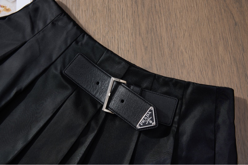 Prada 經典logo皮帶百褶短裙-4