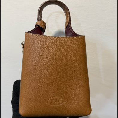TOD'S T Logo 超小號手提/斜背二用皮革手機包(棕色)-1