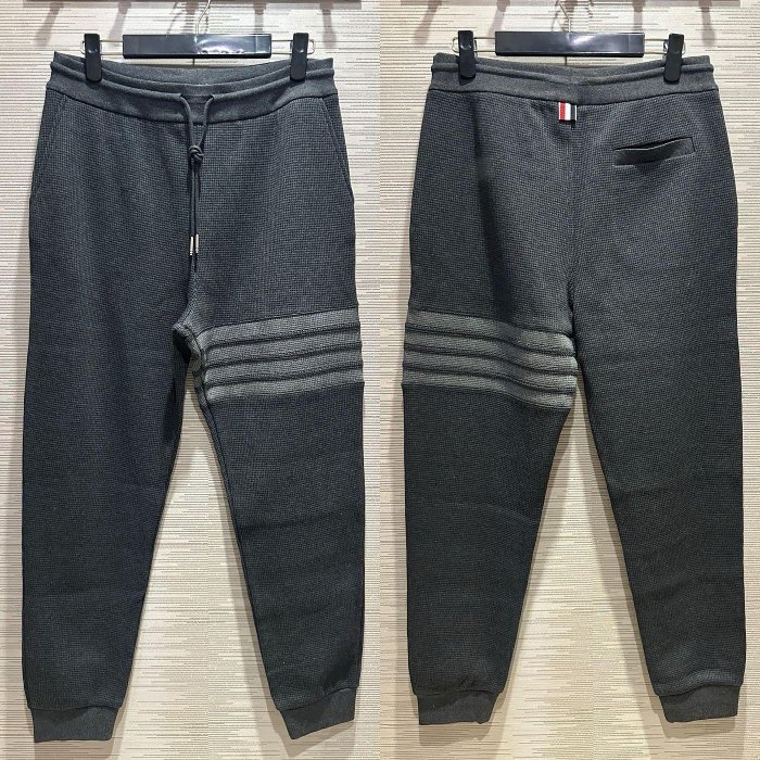 💎Han's house精品服飾💎THOM BROWNE TB 華夫格 針織 立體4杆 褲 日本製 現貨2 深灰原價39600-0