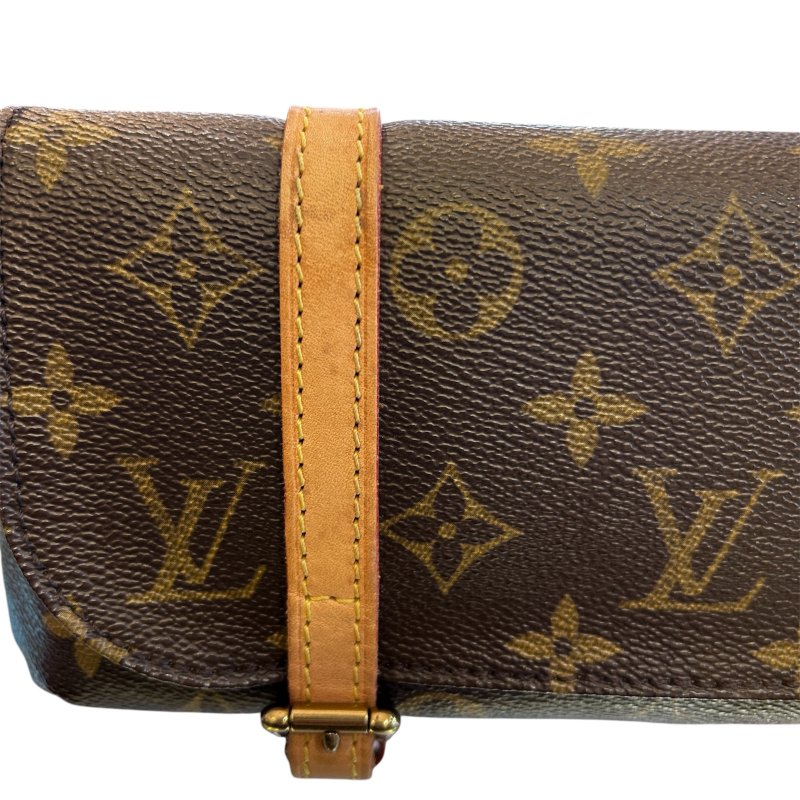 LV 字紋經典雙扣腰包-9