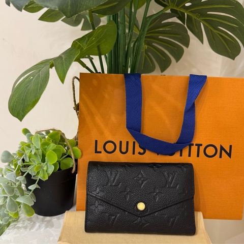 極美😍LV🇫🇷經典logo壓紋三折真皮中夾