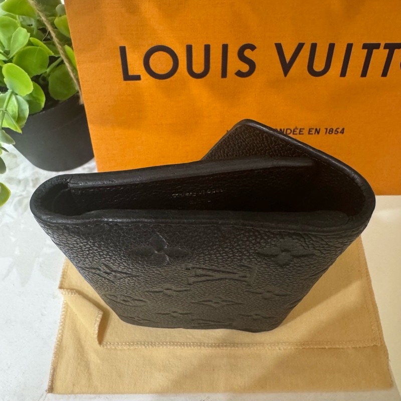 極美😍LV🇫🇷經典logo壓紋三折真皮中夾-8