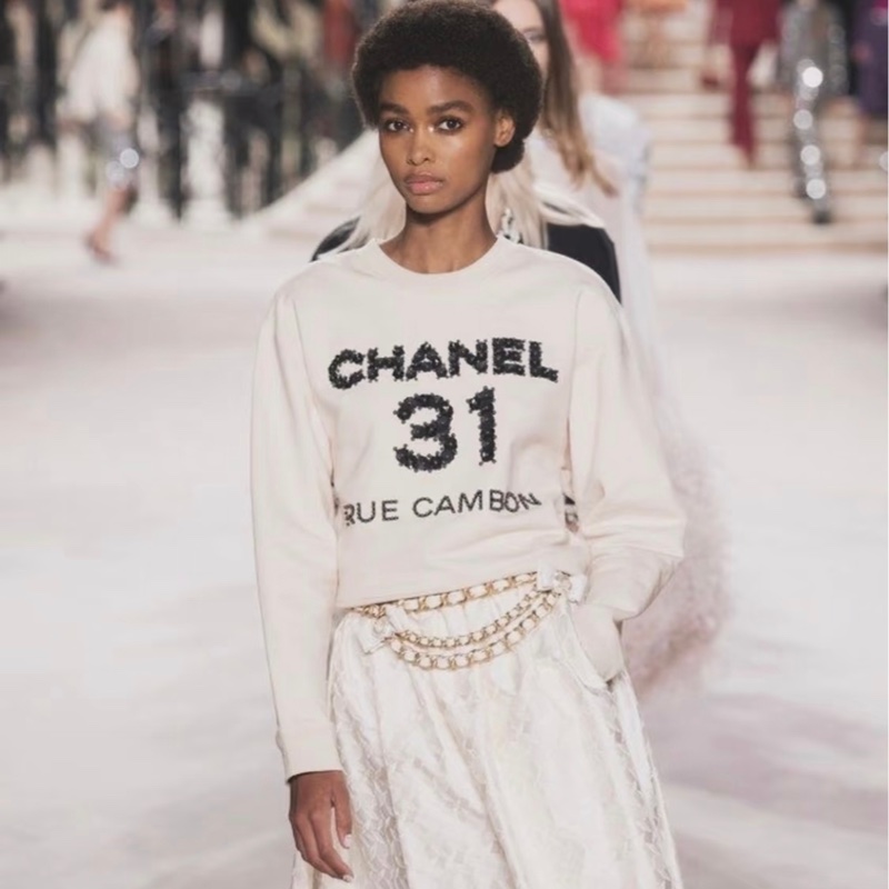 Chanel 康朋街31號釘珠短款衛衣-2