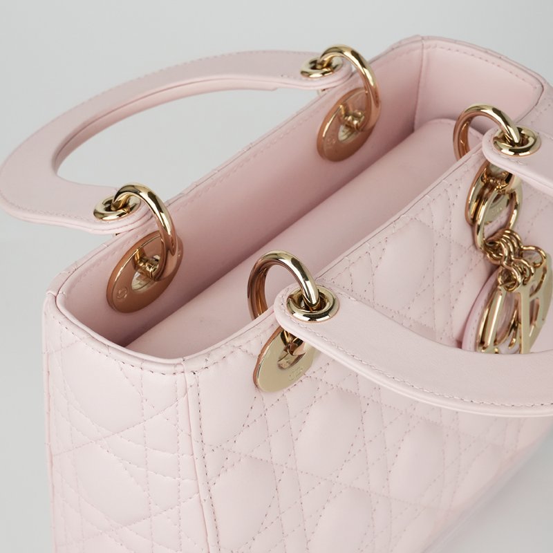 KESH 凱仕國際精品【金色吊飾、優雅甜美】Lady Dior My ABCDior 櫻花粉手提包｜迪奧戴妃包｜淡粉色羊皮革藤格紋-11