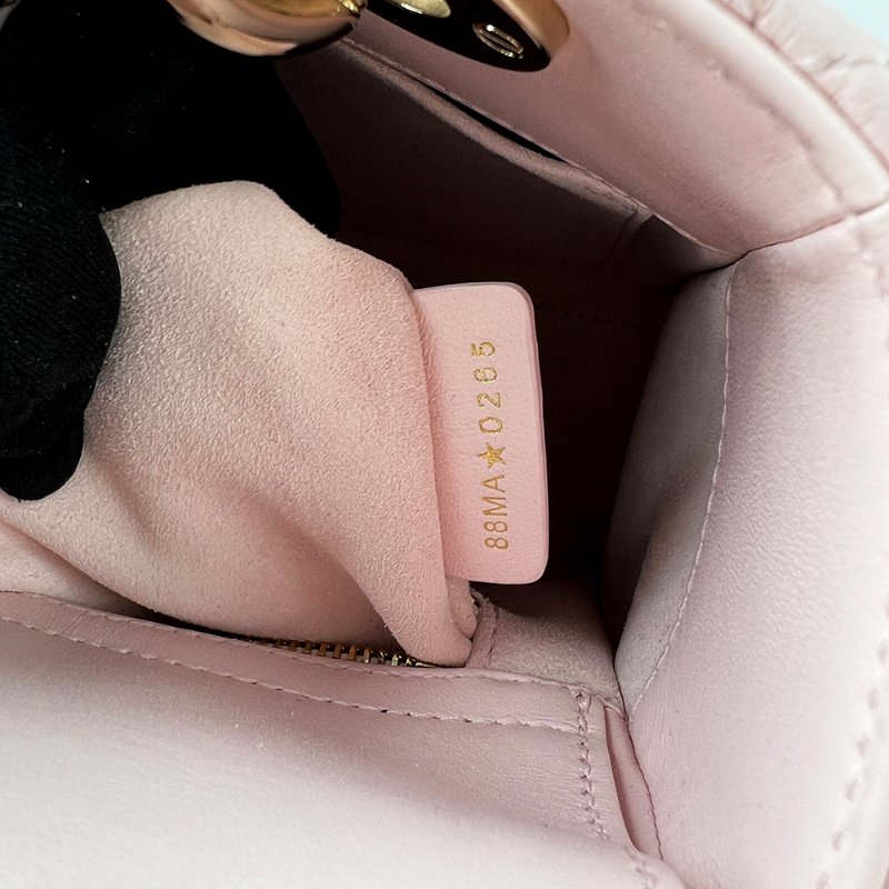 KESH 凱仕國際精品【金色吊飾、優雅甜美】Lady Dior My ABCDior 櫻花粉手提包｜迪奧戴妃包｜淡粉色羊皮革藤格紋-17