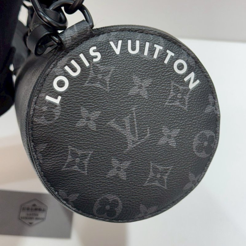 LV 斜背包/側背包/圓筒包 M46796 近全新-11