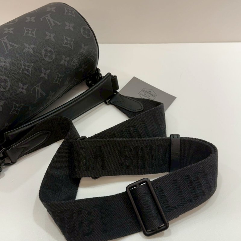 LV 斜背包/側背包/圓筒包 M46796 近全新-18
