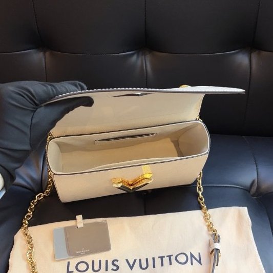 閒置新 路易威登/Louis Vuitton 白色金扣Twist鏈條包 中號 芯片款-9