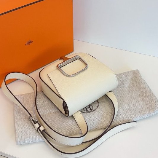 近新品 Hermes愛馬仕 奶油白mini Della屁桃屁股包 E皮-4