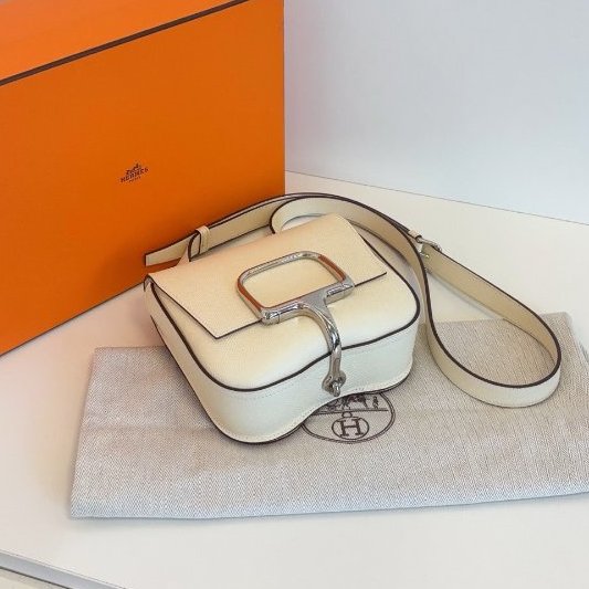 近新品 Hermes愛馬仕 奶油白mini Della屁桃屁股包 E皮-7