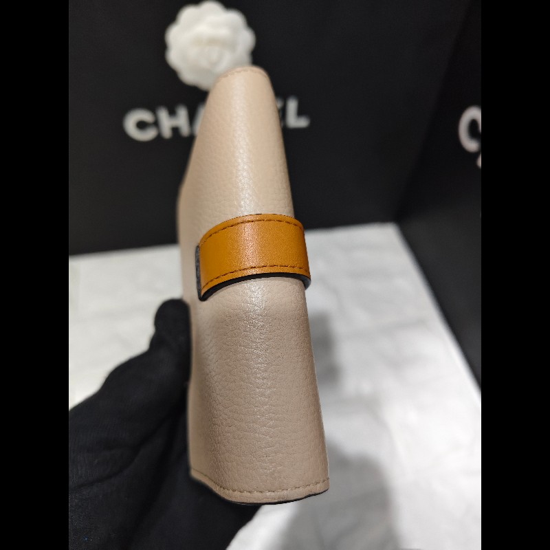 LOEWE 經典款 小型粒面小牛皮三折短夾-7