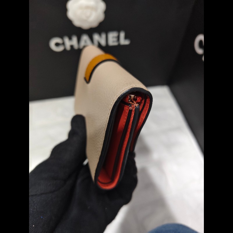 LOEWE 經典款 小型粒面小牛皮三折短夾-8