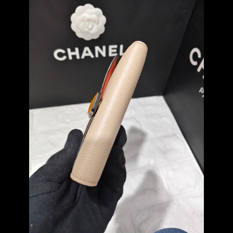 LOEWE 經典款 小型粒面小牛皮三折短夾-10