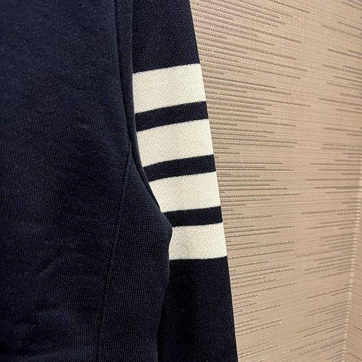 💎Han's house精品服飾💎 Thom Browne TB 4桿 TB 衛衣 日本製 大學T 原價 22200-6