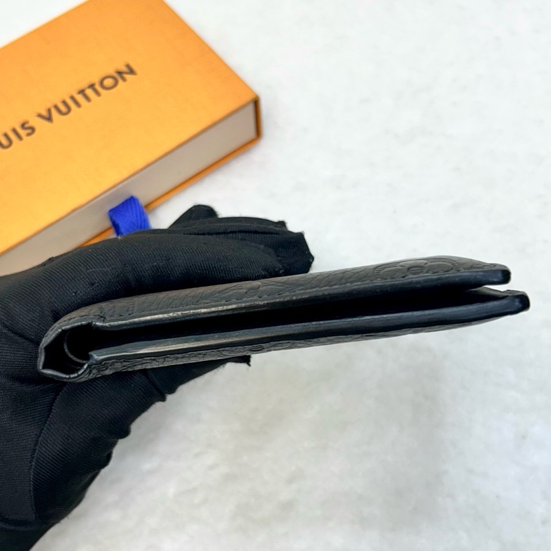 Louis Vuitton LV黑色Monogram Shadow壓紋牛皮Multiple對開短夾 男用短夾 皮夾 錢包 M62901-11