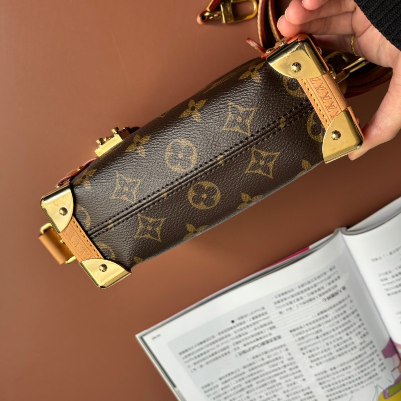 ::LOUIS VUITTON:: LV M46815 Side Trunk PM 經典花紋牛皮飾邊手提斜背包 箱型包-1