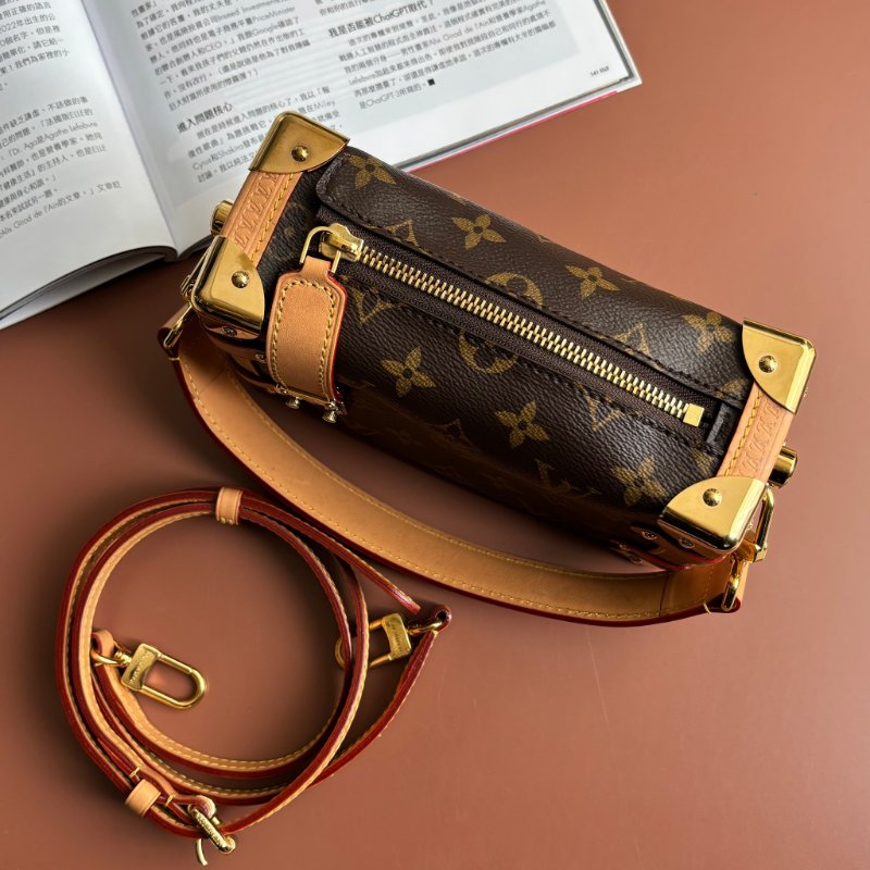 ::LOUIS VUITTON:: LV M46815 Side Trunk PM 經典花紋牛皮飾邊手提斜背包 箱型包-2