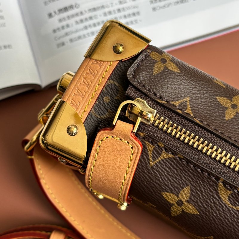 ::LOUIS VUITTON:: LV M46815 Side Trunk PM 經典花紋牛皮飾邊手提斜背包 箱型包-3