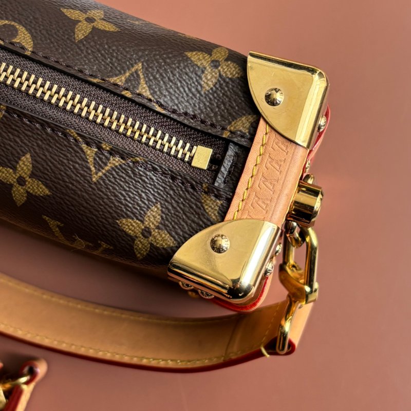 ::LOUIS VUITTON:: LV M46815 Side Trunk PM 經典花紋牛皮飾邊手提斜背包 箱型包-4