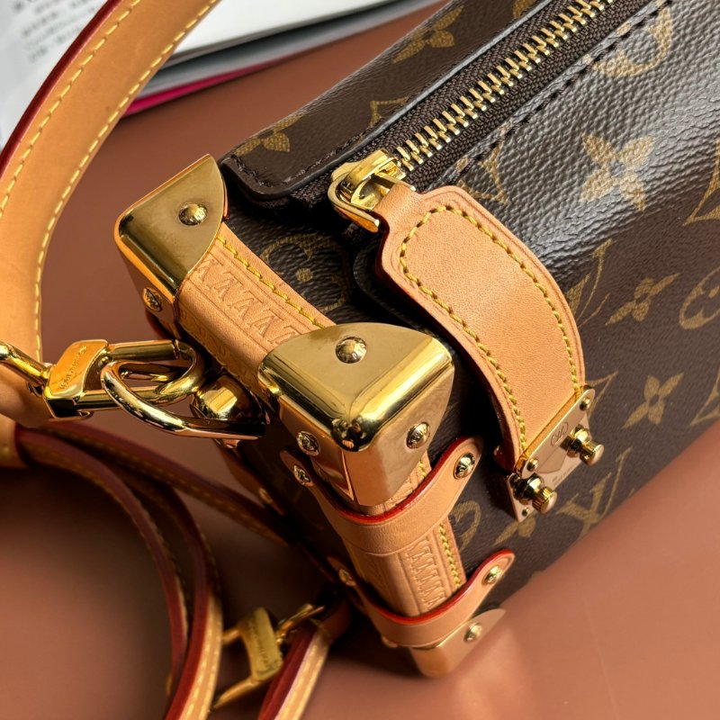 ::LOUIS VUITTON:: LV M46815 Side Trunk PM 經典花紋牛皮飾邊手提斜背包 箱型包-5