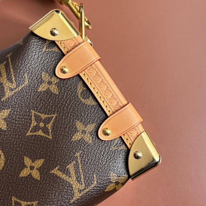 ::LOUIS VUITTON:: LV M46815 Side Trunk PM 經典花紋牛皮飾邊手提斜背包 箱型包-8