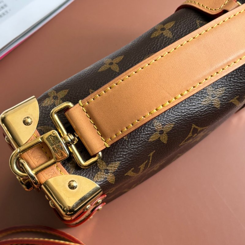 ::LOUIS VUITTON:: LV M46815 Side Trunk PM 經典花紋牛皮飾邊手提斜背包 箱型包-16
