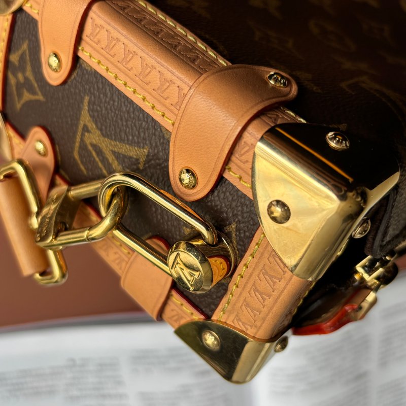 ::LOUIS VUITTON:: LV M46815 Side Trunk PM 經典花紋牛皮飾邊手提斜背包 箱型包-18