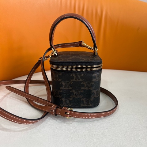 正品，99新Celine/賽琳Triomphe可拆卸肩帶老花盒子斜挎單肩包迷你包手提包