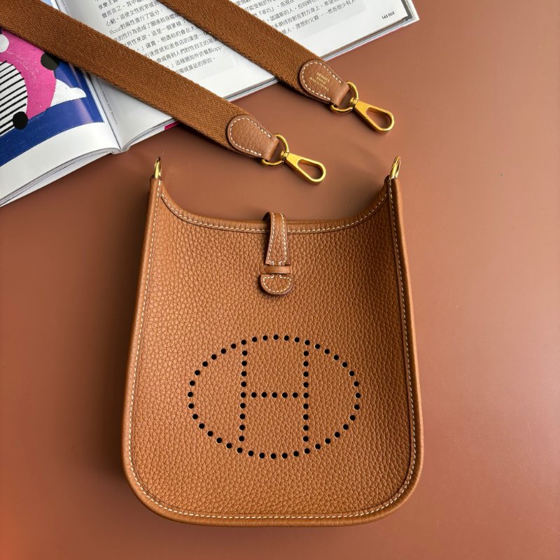 ::Hermès:: Mini Evelyne 16 II 二代金釦金棕 H字樣斜背包-1