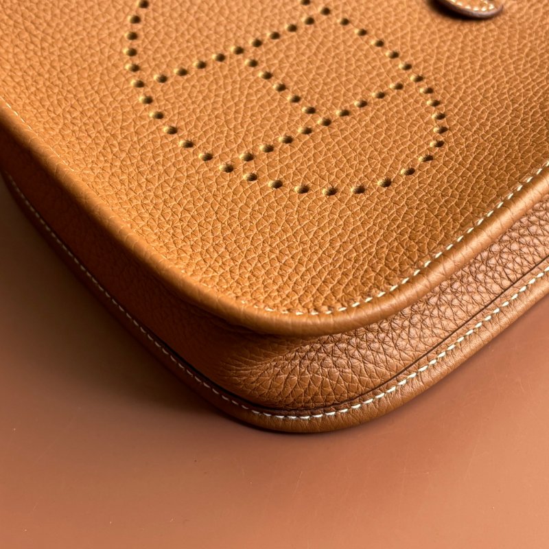 ::Hermès:: Mini Evelyne 16 II 二代金釦金棕 H字樣斜背包-5